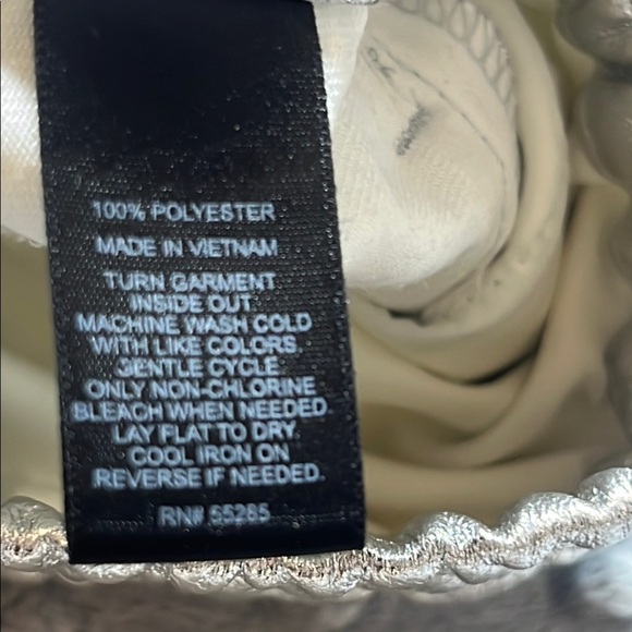 Y2K Express Silver 🎉Metallic Women's Shorts Medium - Picture 4 of 5